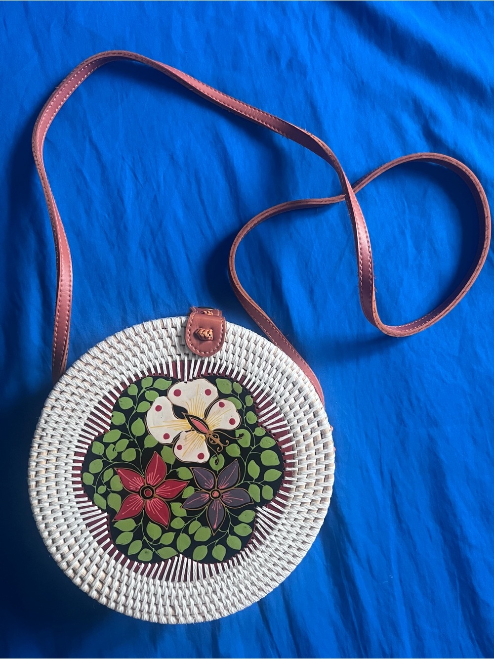 Handcrafted White Round Rattan Crossbody Bag with Floral Accent